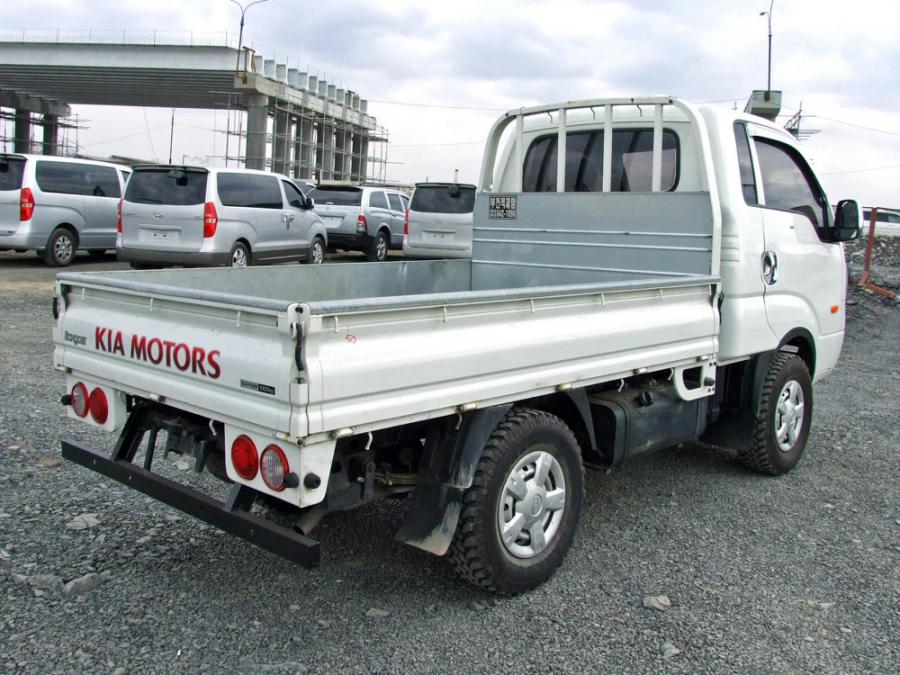 Дром ру купить грузовик. 2003 Kia Bongo III. Kia Bongo Cab борт. Kia Bongo 2023 шасси. Bongo Kia кузов 6 метров.